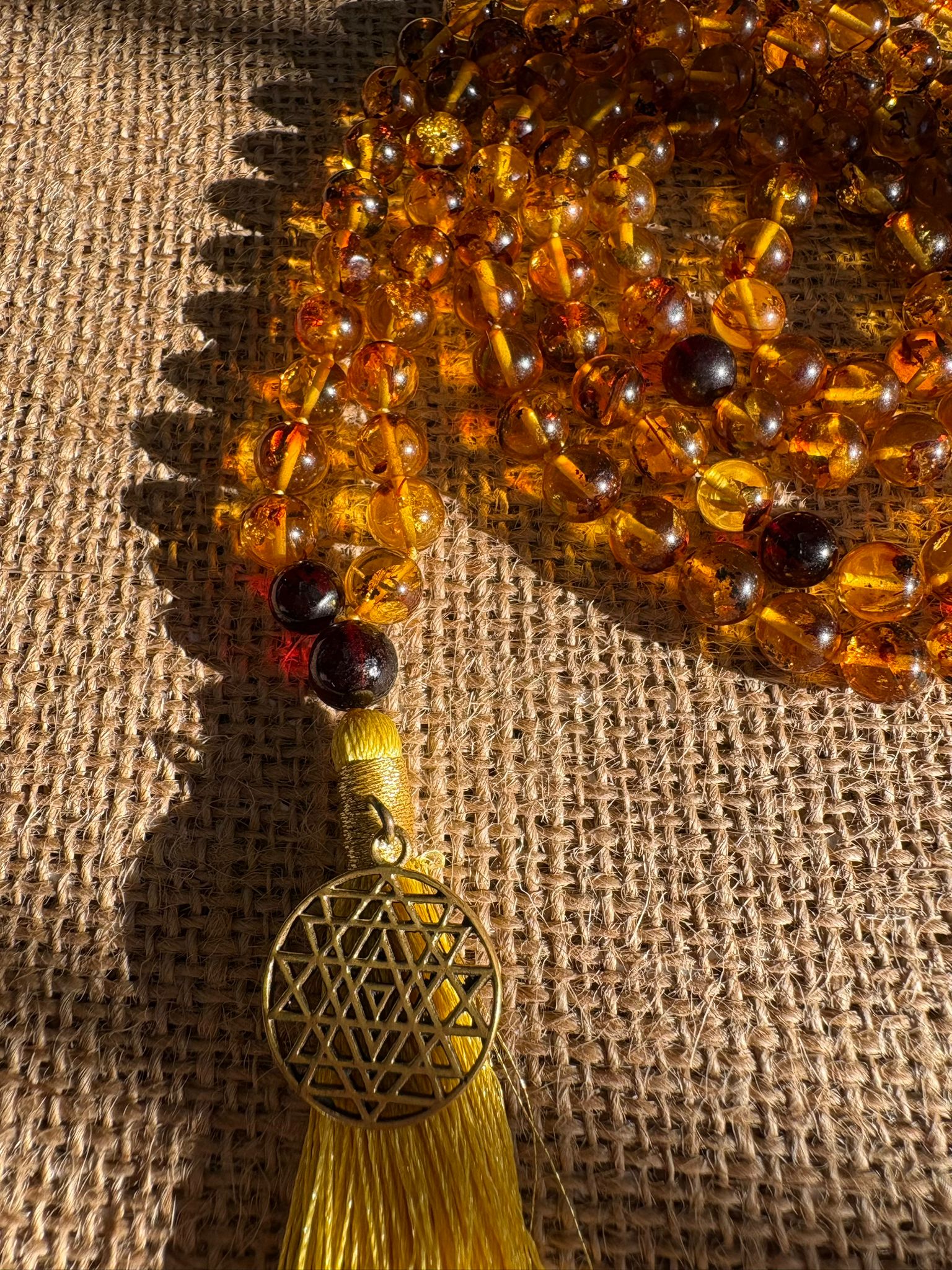 mala bijoux précieux ambre