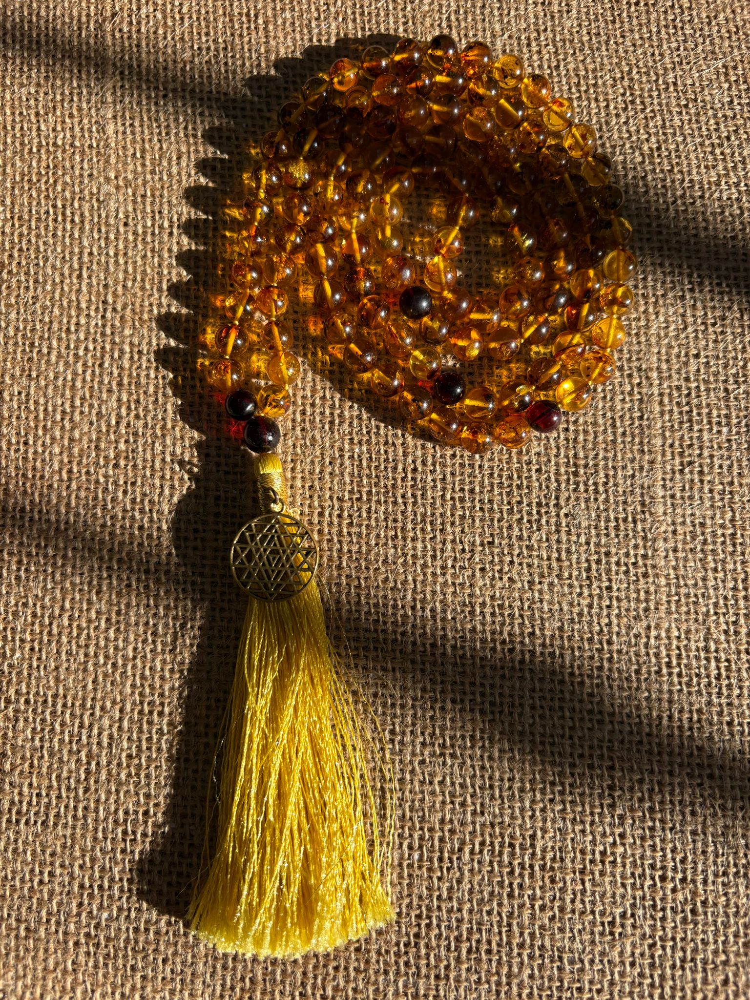 mala bijoux précieux ambre