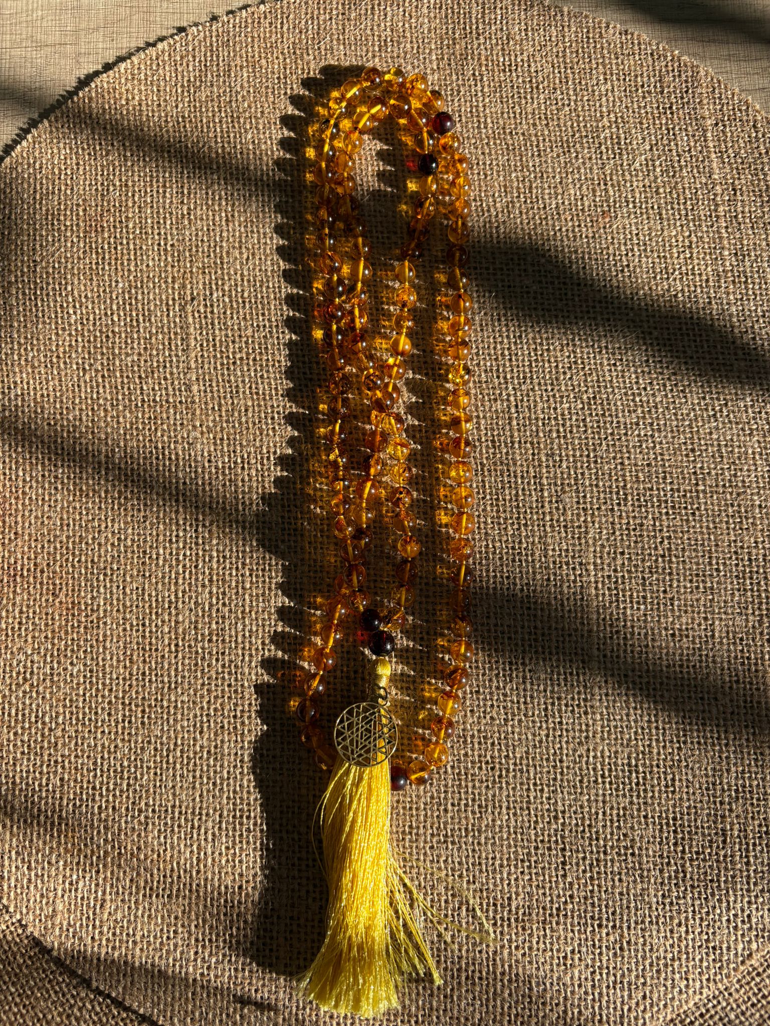 mala bijoux précieux ambre