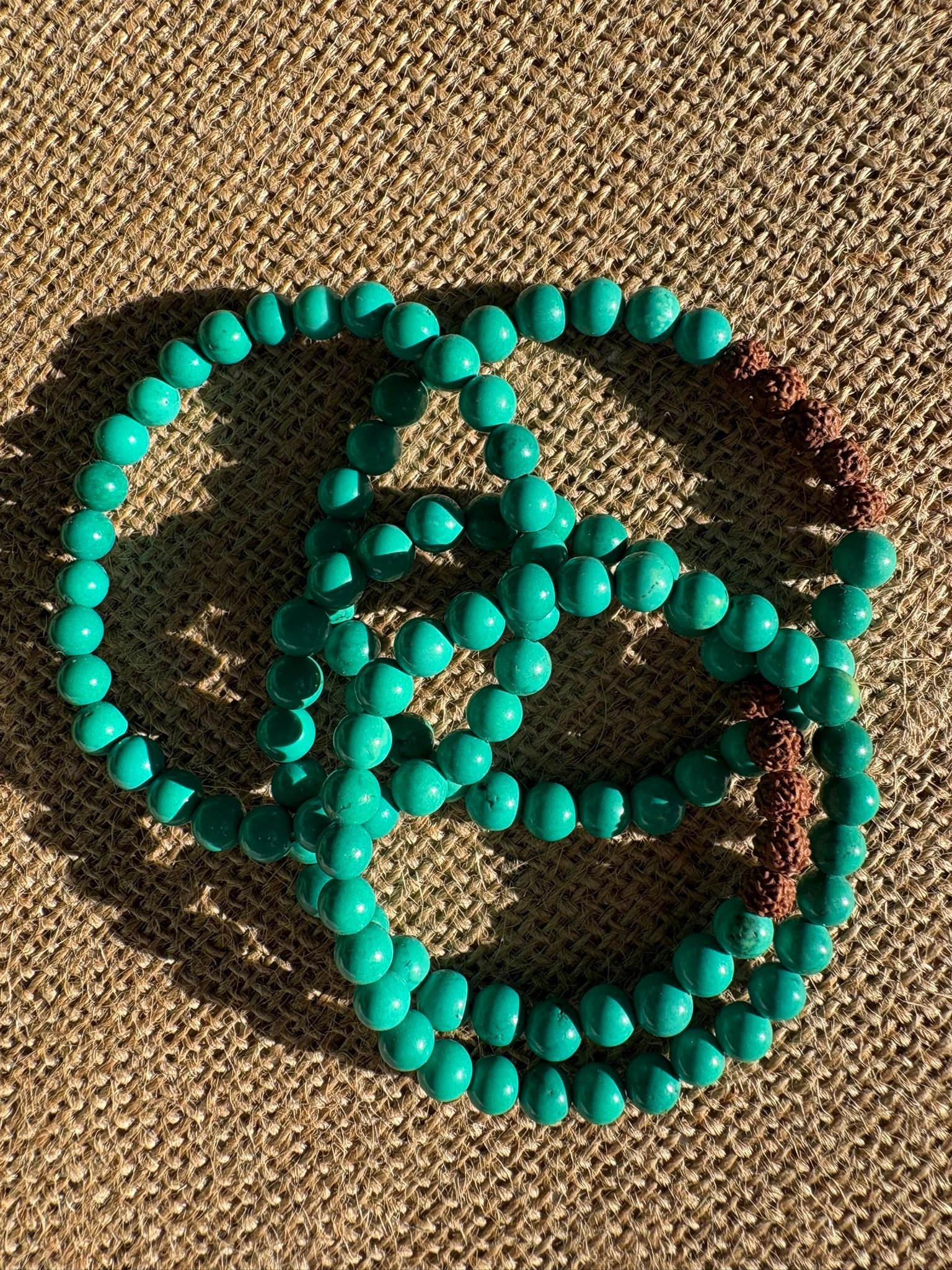 bracelets turquoise (howlite bleue)
