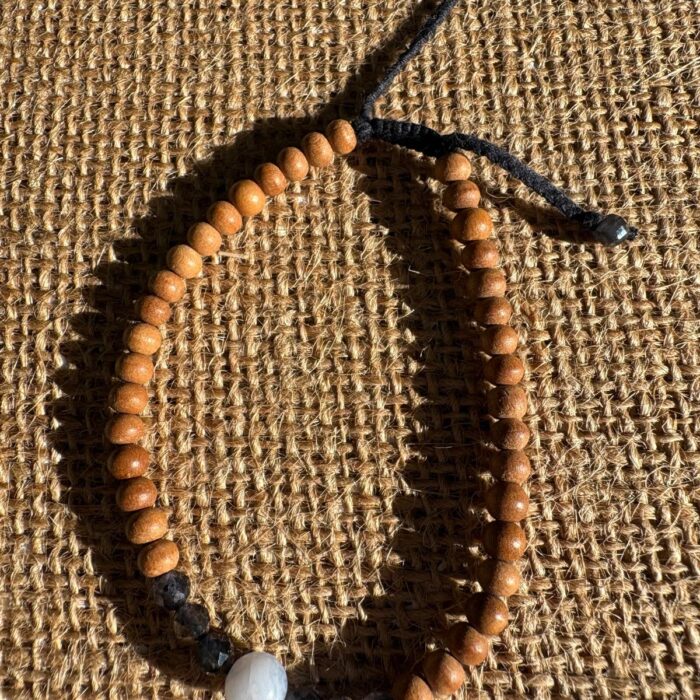 bracelet calcédoine & bois de santal