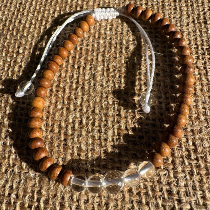 bracelet bois de santal & quartz blanc