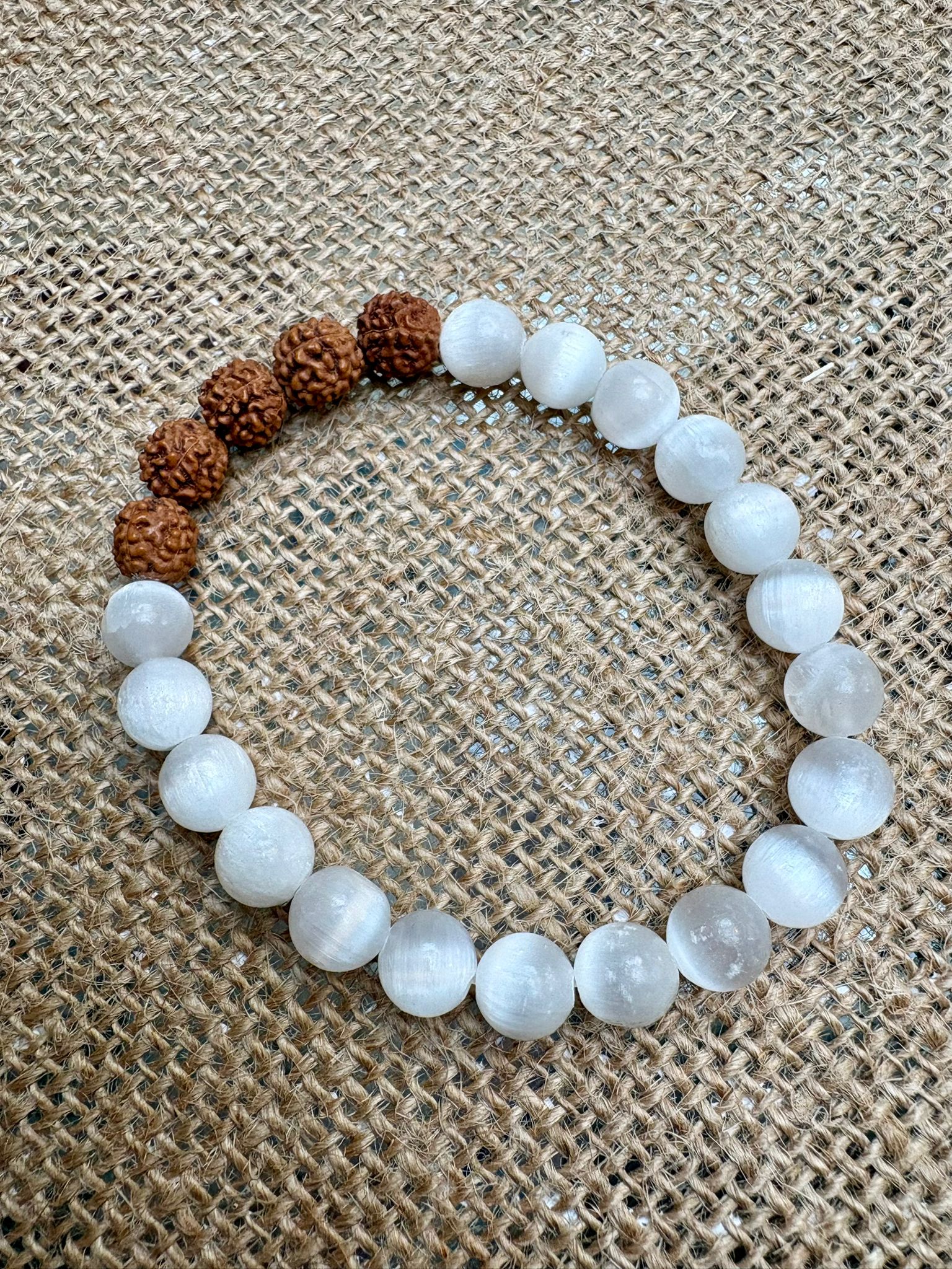 bracelet sélénite & 5 rudrakshas