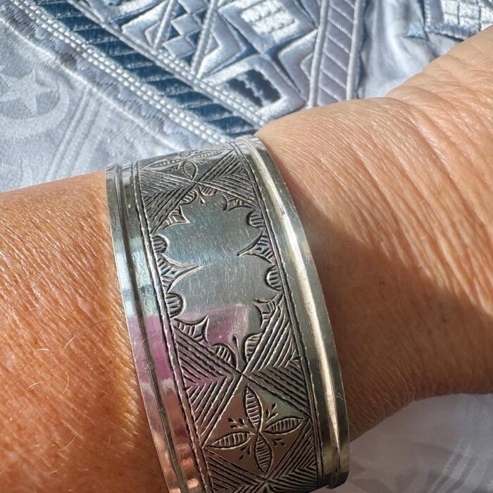 bracelet manchette en argent gravure touareg traditionnelle