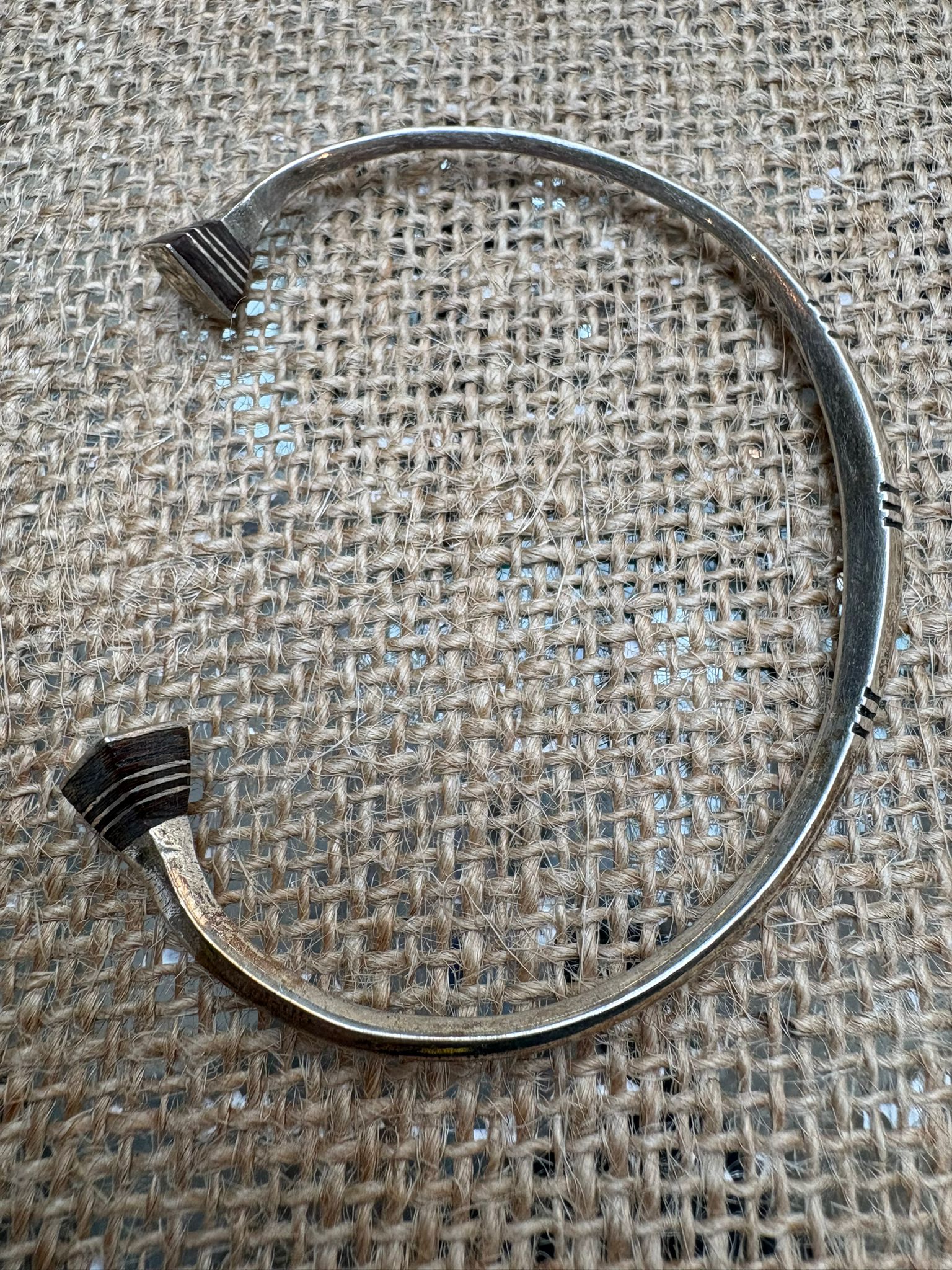 bracelet jonc en argent & Ébène artisanat touareg