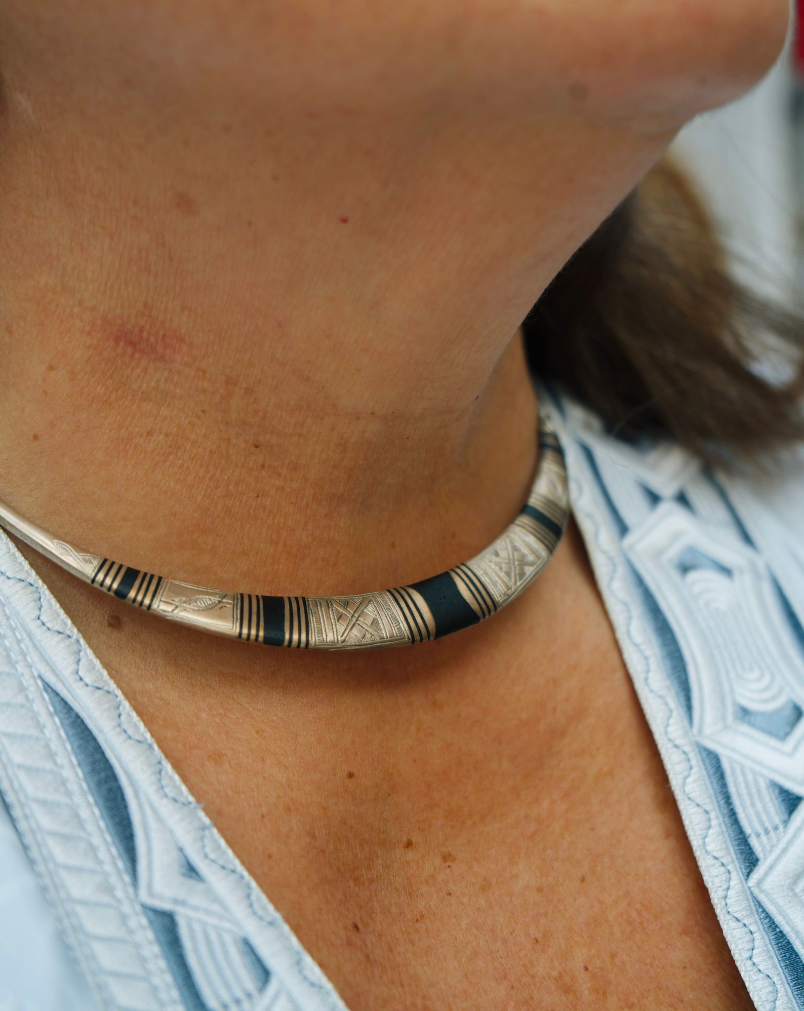 tour de cou en argent & Ébène artisanat touareg