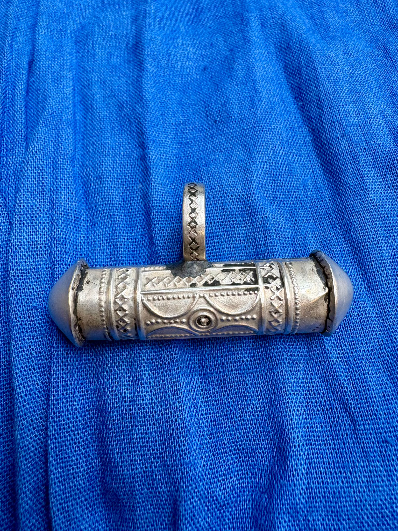 tour de cou en argent & Ébène artisanat touareg