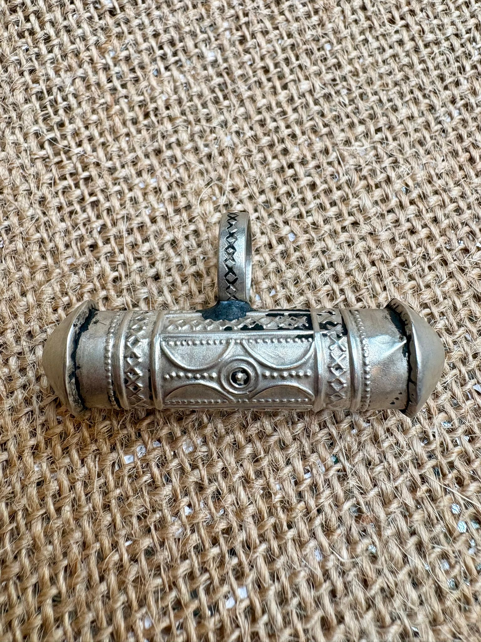 tour de cou en argent & Ébène artisanat touareg