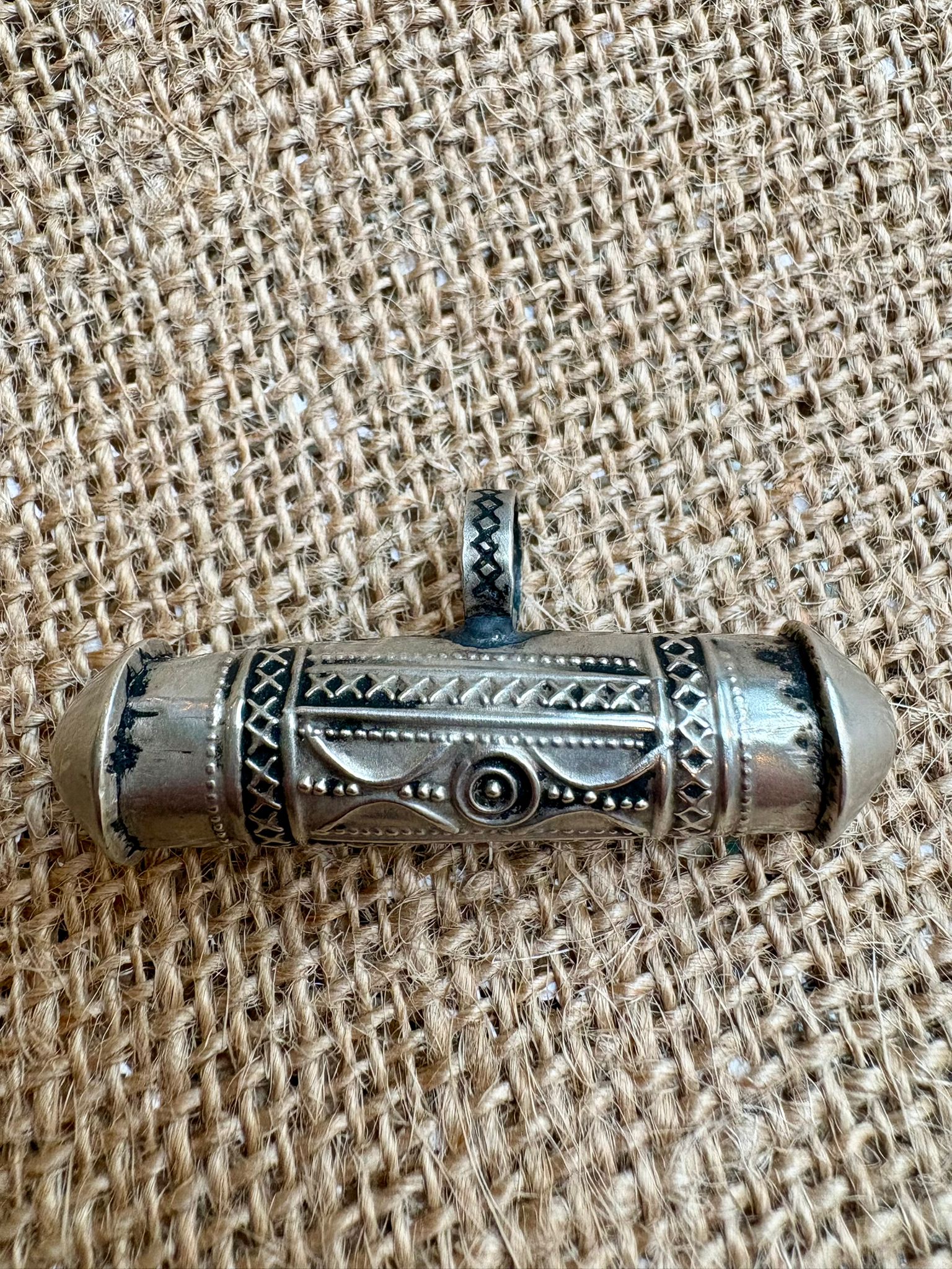 tour de cou en argent & Ébène artisanat touareg